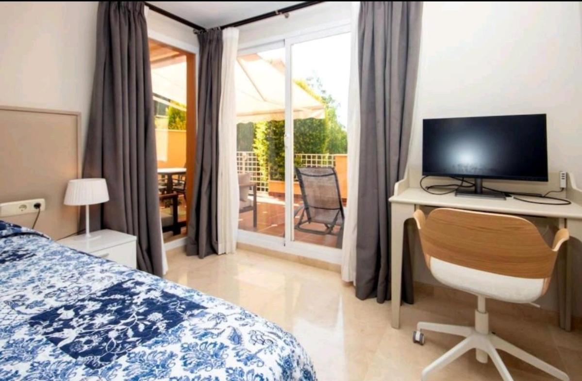 Apartemen Modern Next To Pool *